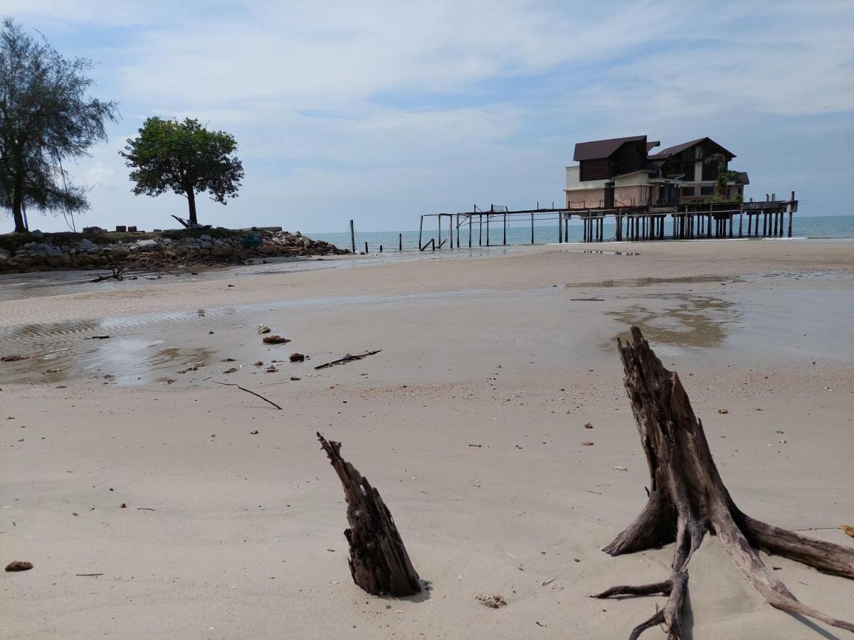 Port Dickson Pd Malacca Straits Homestay Exterior photo